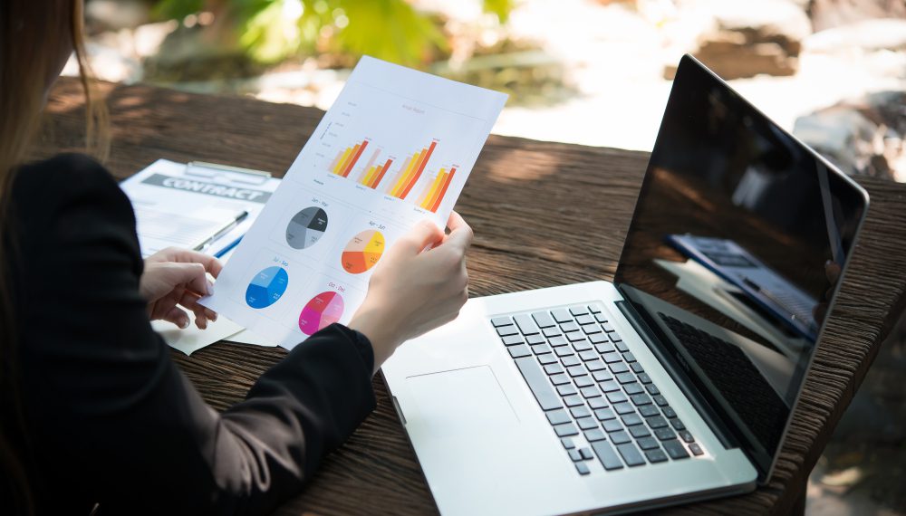 document-business-manager-hand-investment